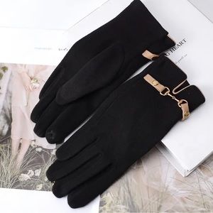 NEW! BLACK FLEECE GLOVE